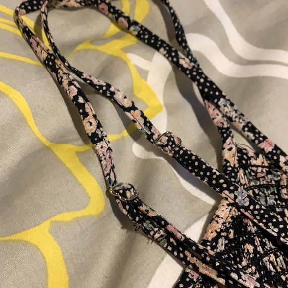 Floral print strapped dress - Picture 7 of 8